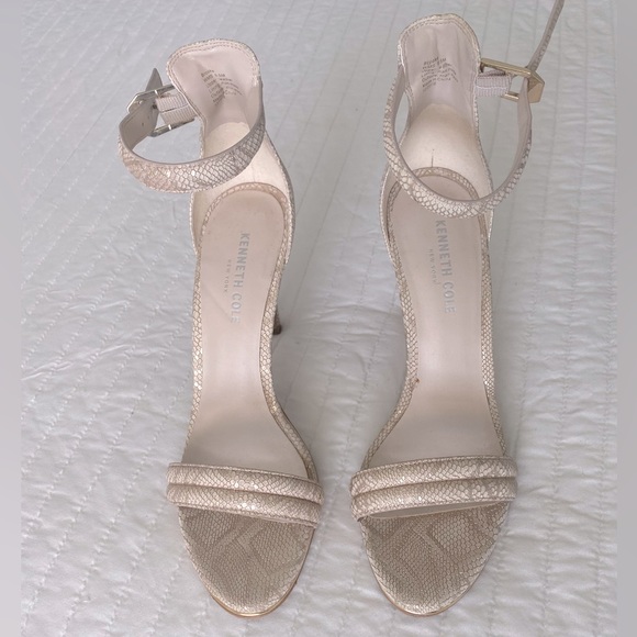 Gold and Beige KENNETH COLE sandals size 9.5 - Picture 2 of 6